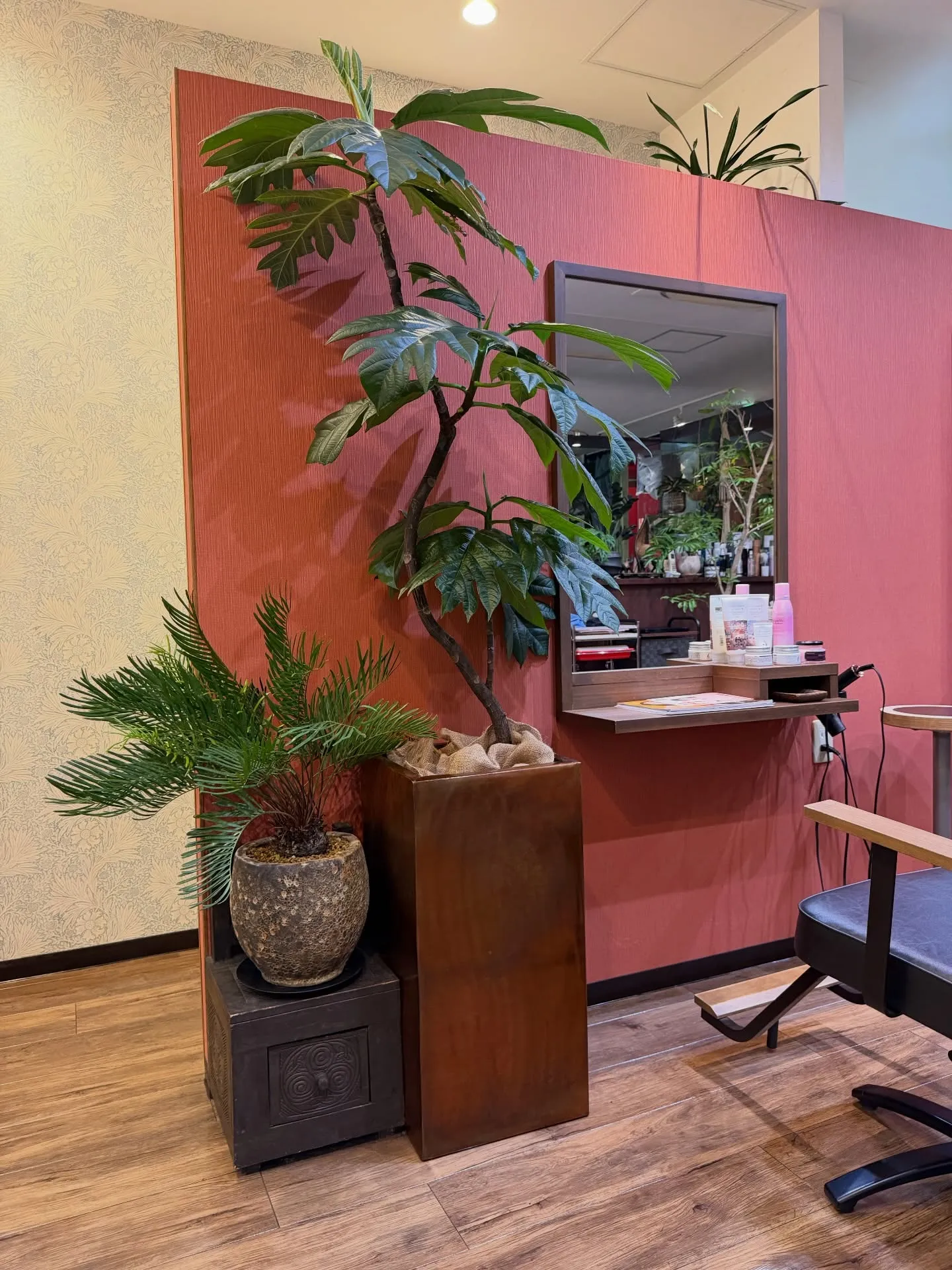 「お客様を迎える空間にグリーンの癒しを」