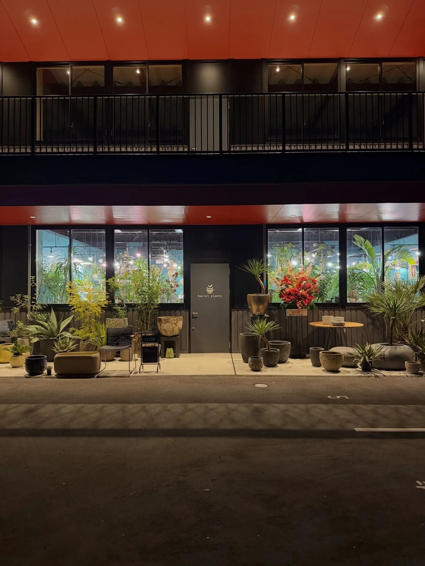 「植物に包まれる、新しいbarrelplantsへようこそ。